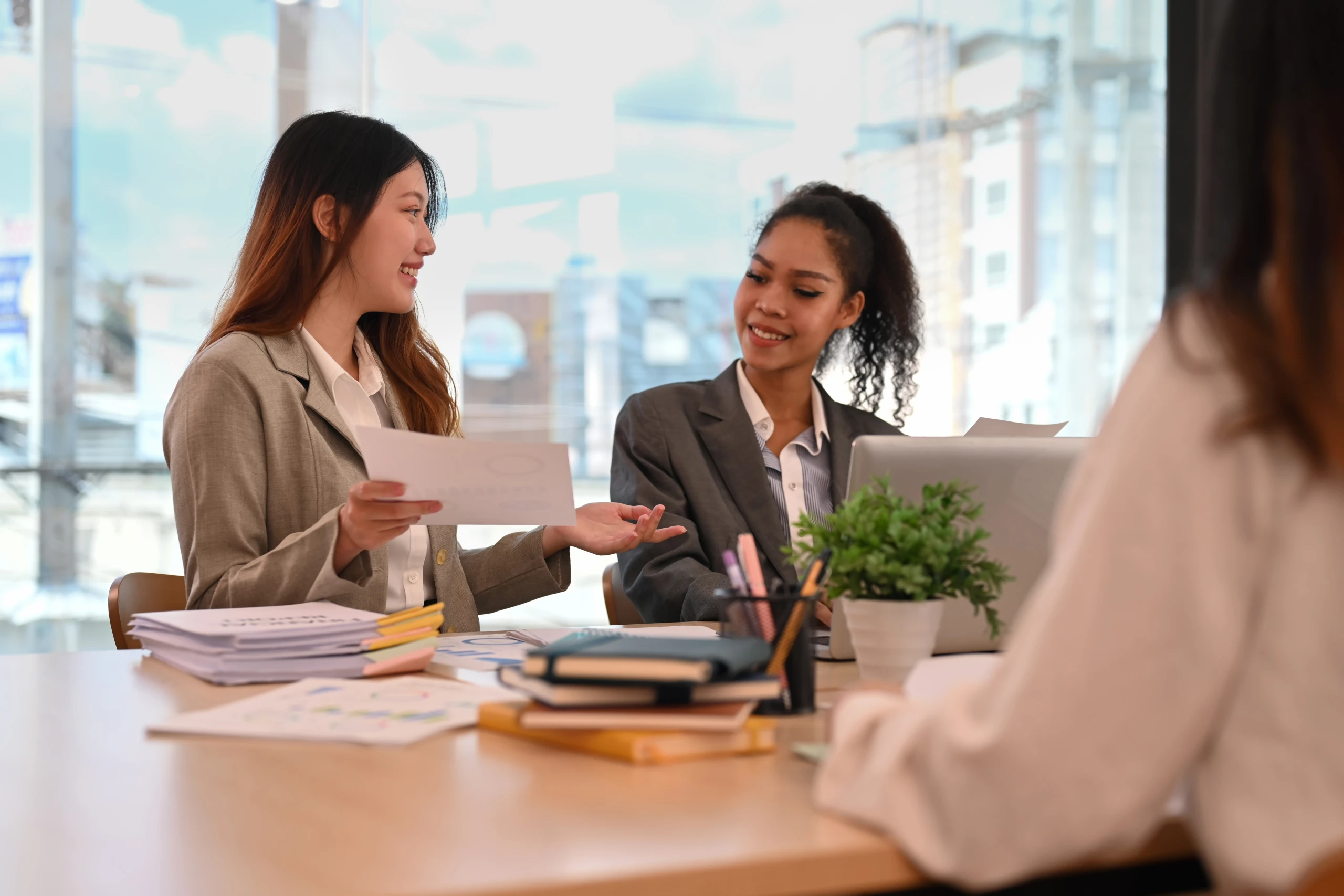 Assistance à vérification de comptabilité, échange de documents entre deux collaboratrices