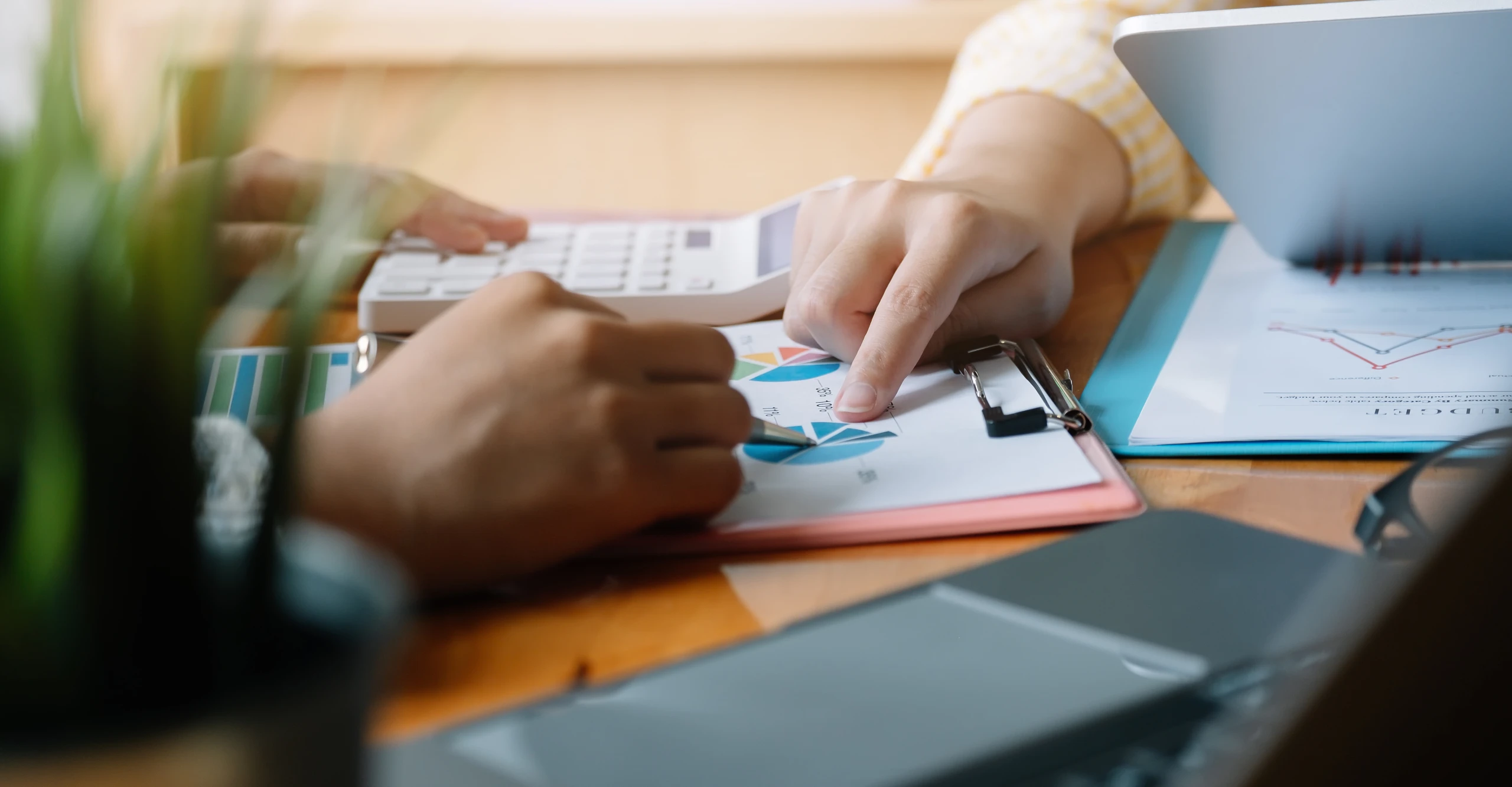 Calcul de l'impôt sur le revenu d'un particulier, documents et calculatrice